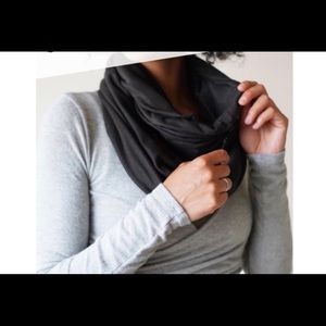 NWT FAB FIT FUN BEYOND YOGA POCKET SCARF
